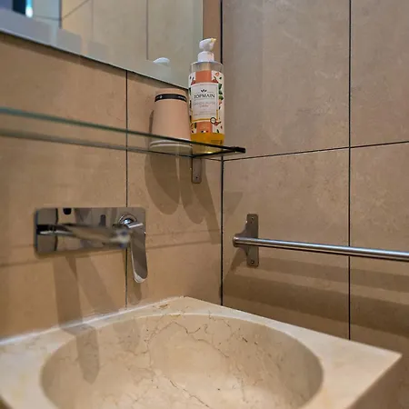 Les Voyageurs ホテル 3*