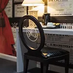Les Voyageurs Hotel