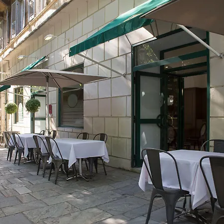 Les Voyageurs Μπαστιά